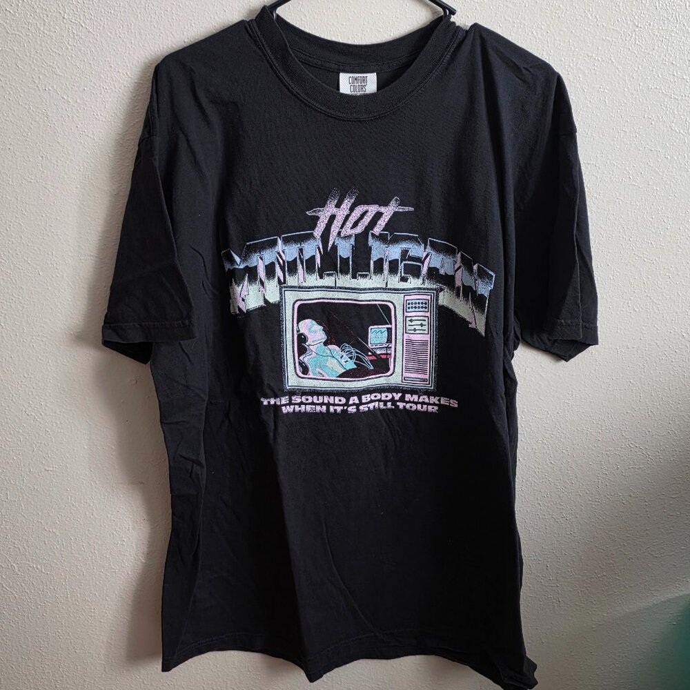 Hot Mulligan (The sound a body makes when it's still) 2025 tour tee
